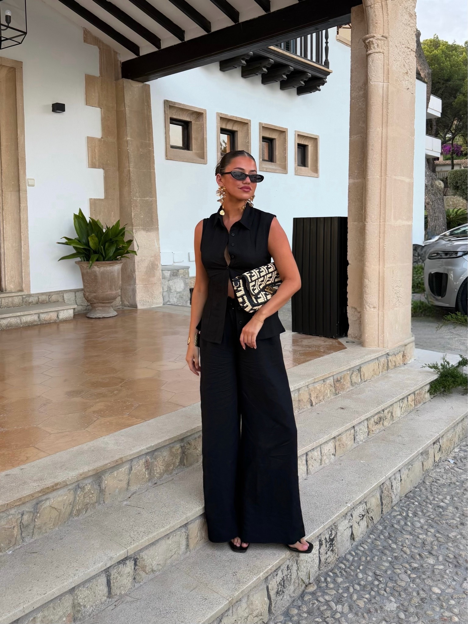 Linen set of DREAMS!!! 🖤✨🌴Ahhh gals I’ve had the most amazing time in Mallorca with @hera.women and well and truly fallen in love with their resort collection!

Lots of messages on this set in my DMs, the quality is beautiful and it fits so well! Use code PHEEBS for 15% off the set 🤩