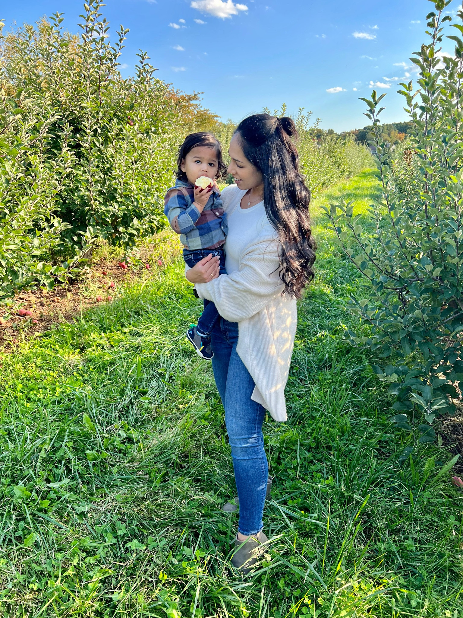 Apple picking season 🍎 Love visiting my hometown each year for one of my favorite fall activities! #LTKfamily #LTKfall

#LTKSeasonal