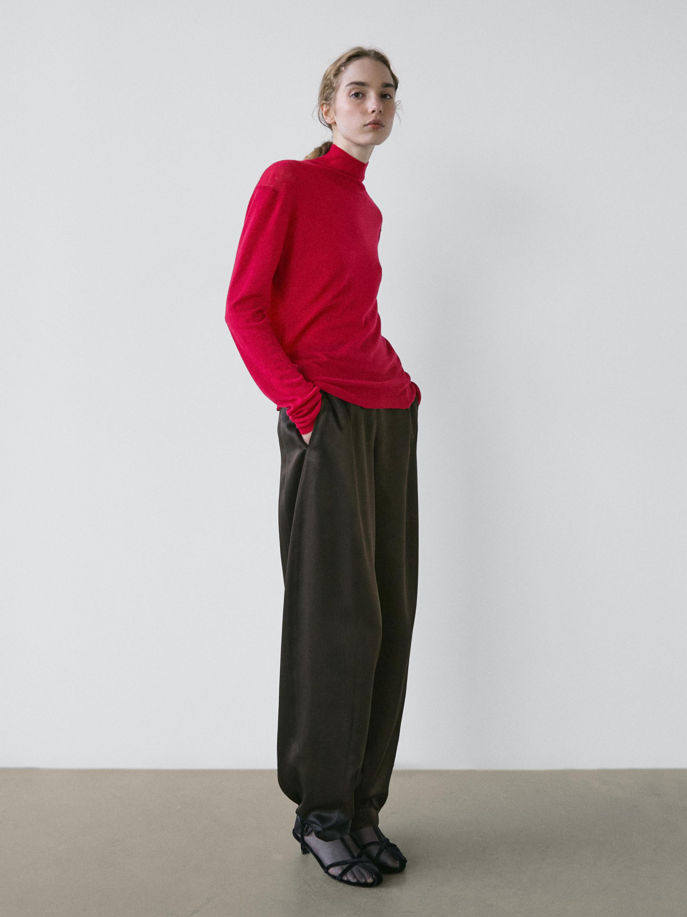 Strickpullover aus 100 % Wolle mit geripptem Stehkragen - STUDIO | Massimo Dutti DE