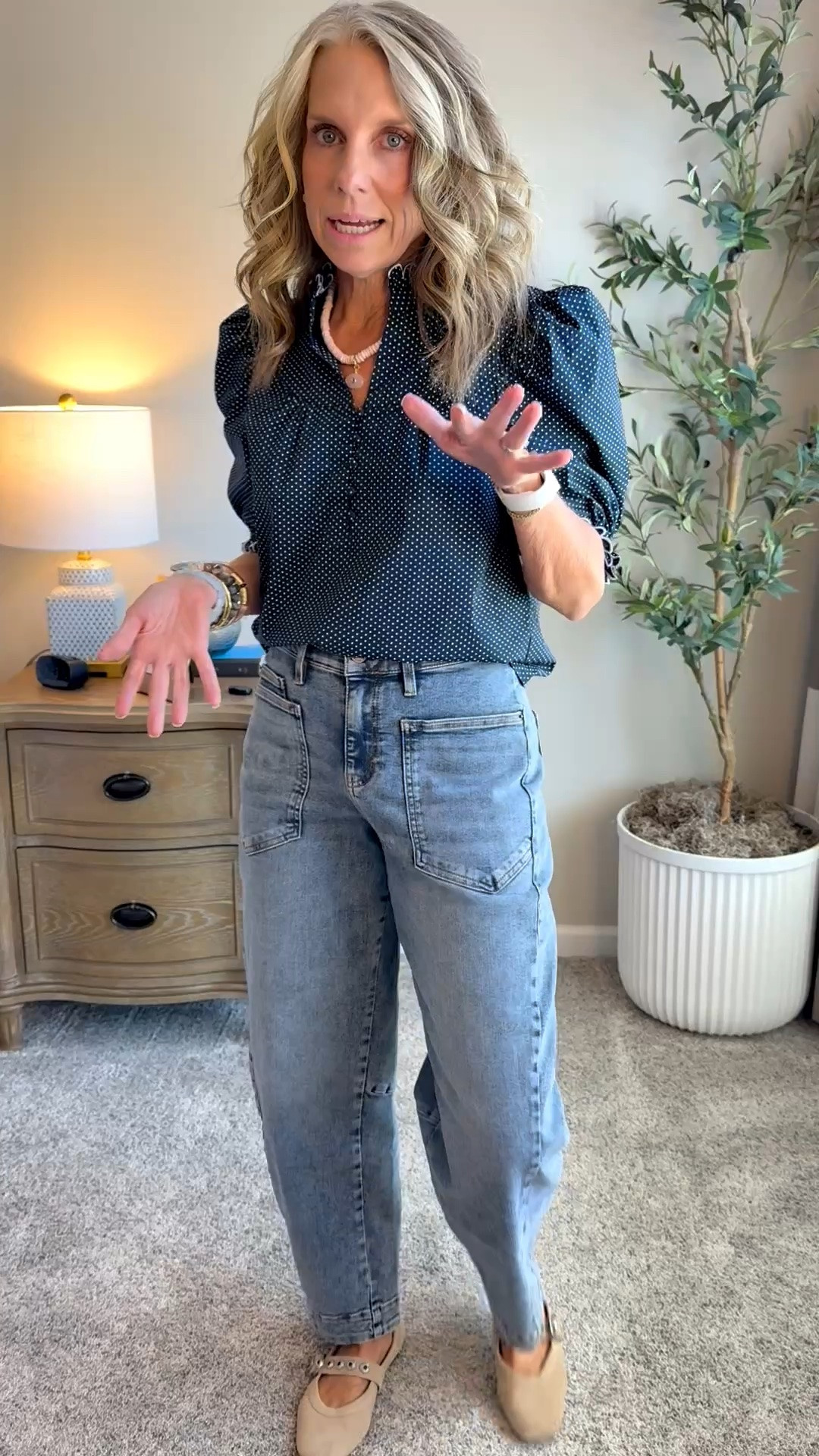Wearing size 6 on the jenas. Had to size up. Wearing small shirt. Perfect look for hot fall @Avara @Ruti
Use COAST20 on Allie + Bess