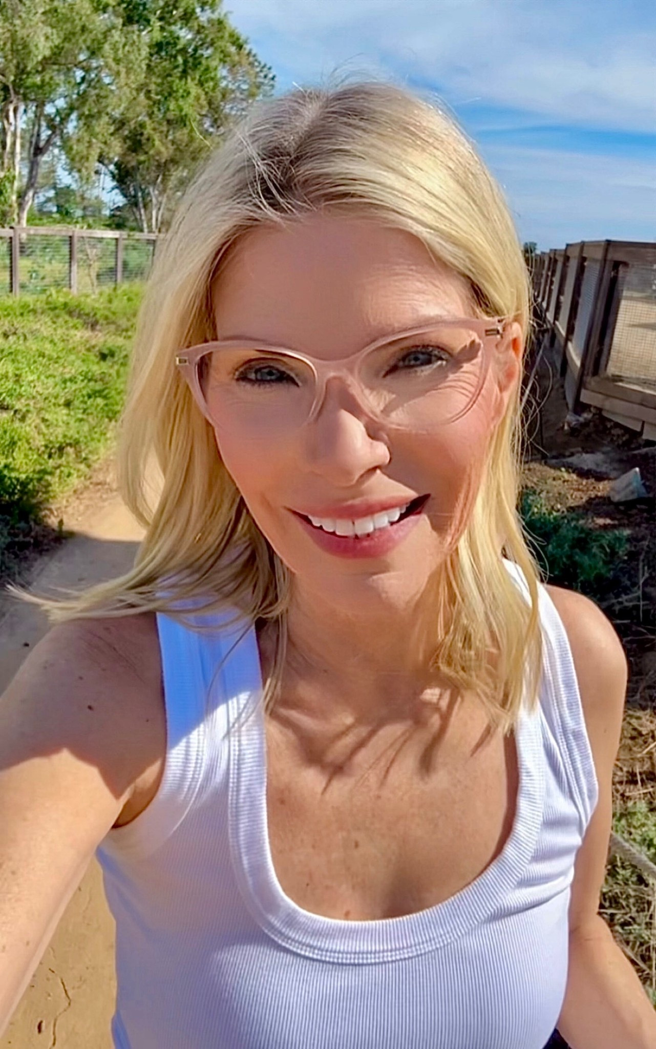 Favorite ribbed scoop tank top! I’ve had this Banana Republic tank top for a couple of years and have  it in 3 colors - brown, black, and white. I wear an XS

#LTKootd