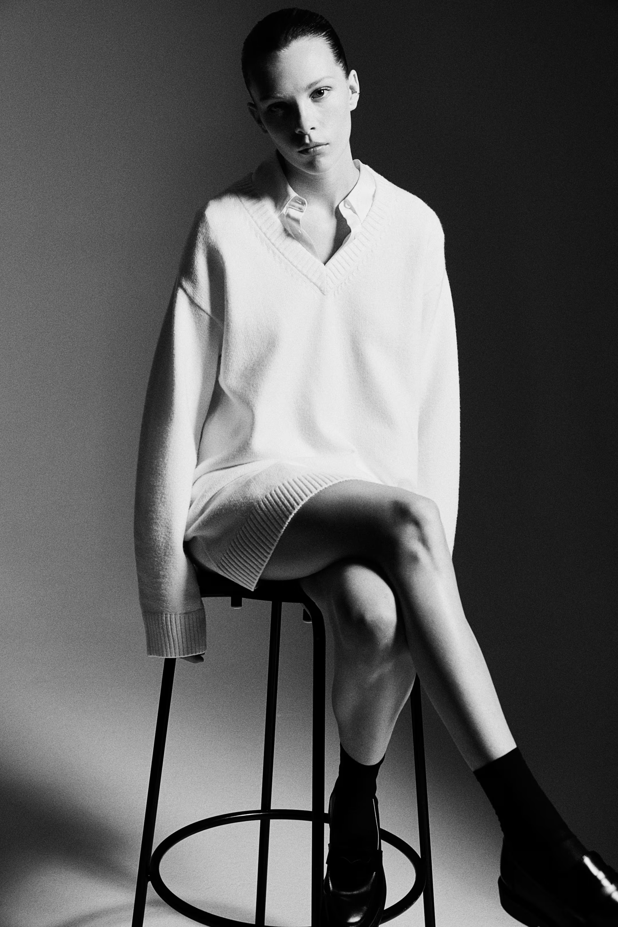 Strickkleid mit V-Ausschnitt - V-Ausschnitt - Langarm - Weiß - Ladies | H&M AT | H&M (DE, AT, CH, NL, FI)