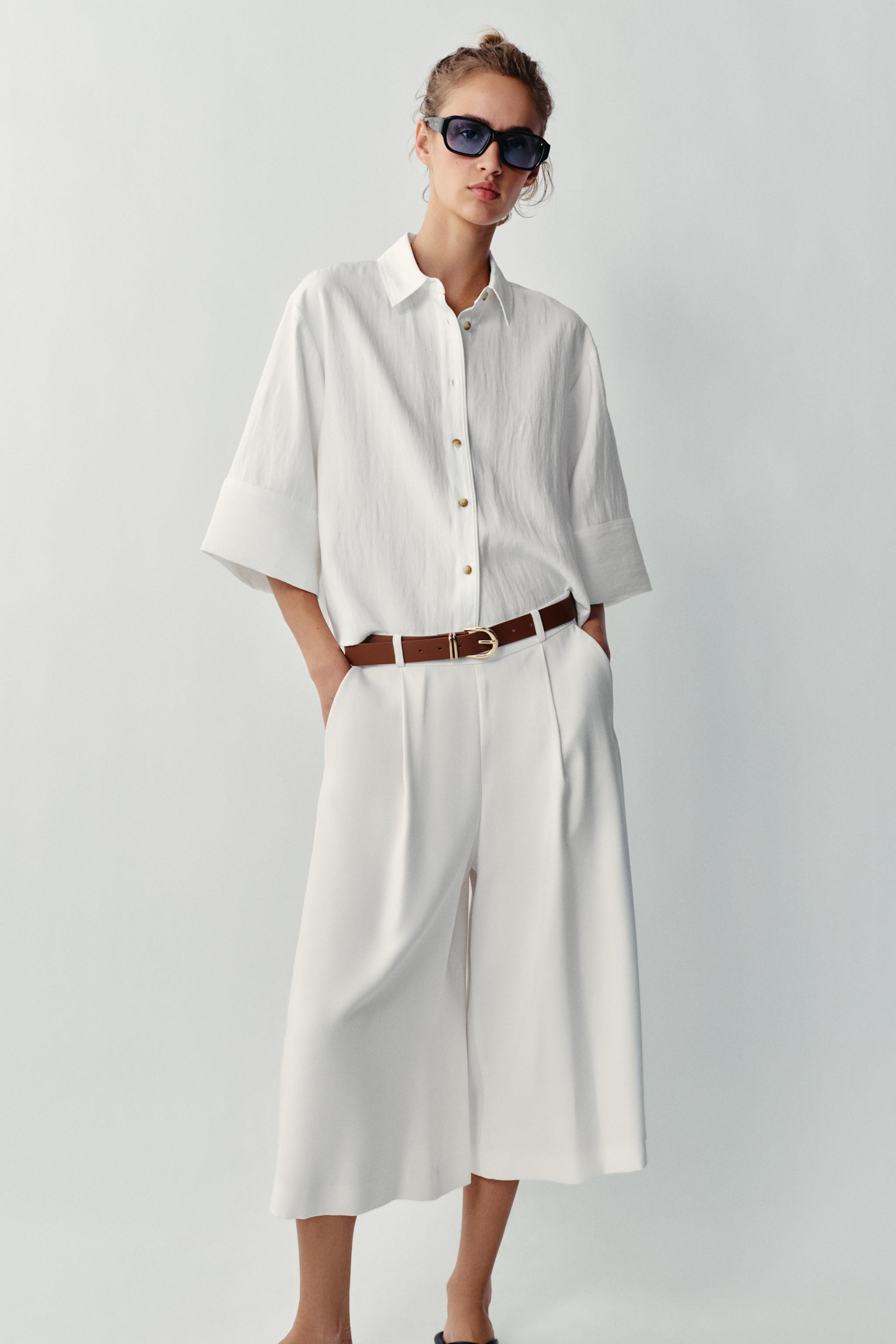 Model height: 173 cmHigh-waist Bermuda shorts with front darts and a belt. Featuring front pocket... | Zara UK