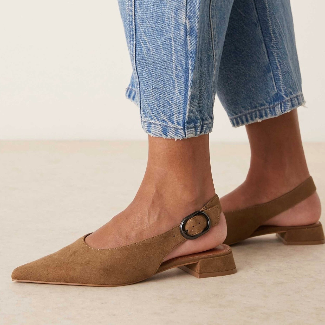 How cute are these slingback flats?

These cuties come in 8 different colors and the price is so good!!

There are a couple that are a woven look that are great for summer and lots of options for your fall wardrobe too, including a leopard print. 

#LTKShoeCrush #LTKFindsUnder50 #LTKOver40