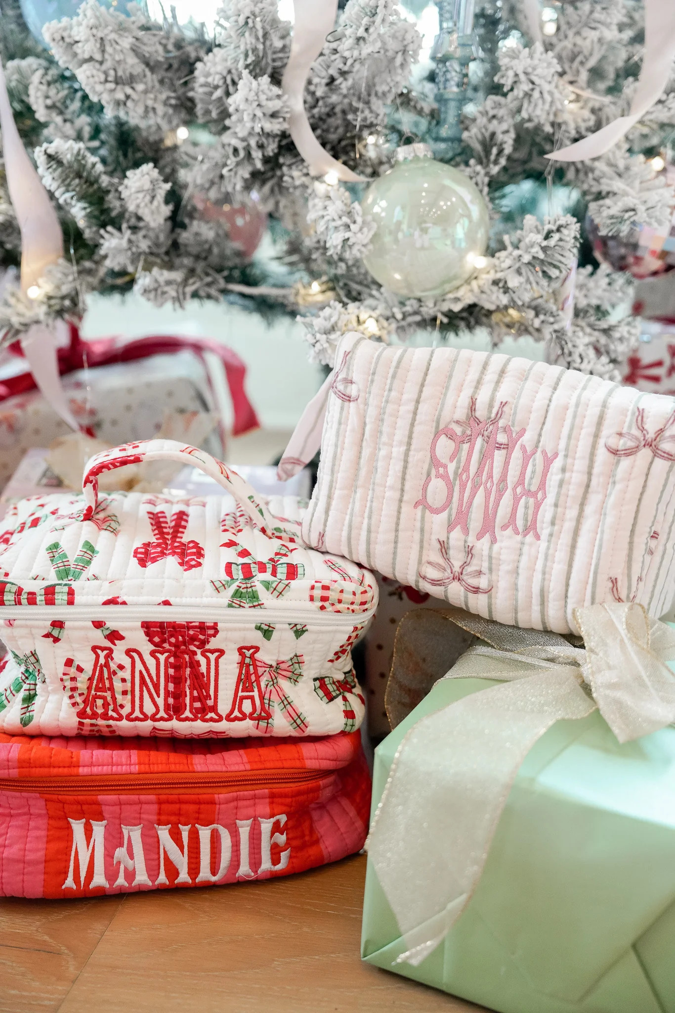Quilted Makeup Bag - Holiday Collection | KenzKustomz