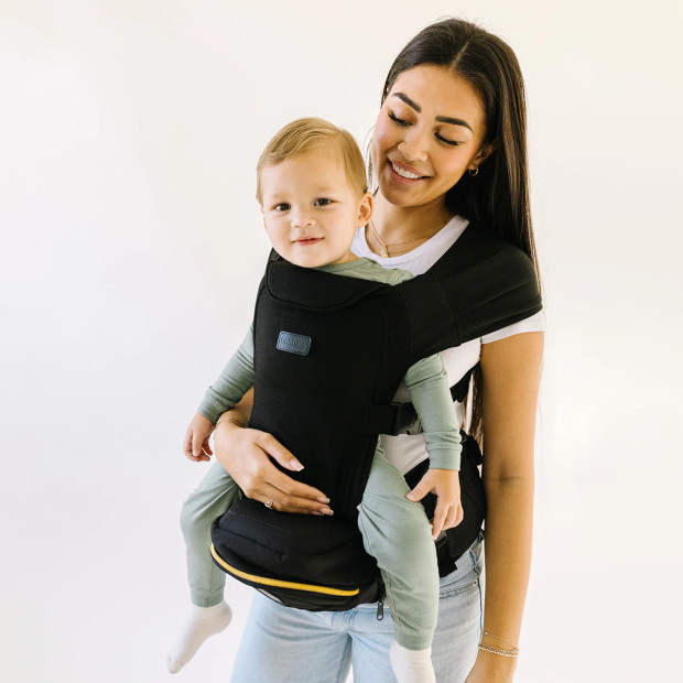Tushbaby Hip Seat and Snug Carrier Bundle in Black/Gold | Babylist