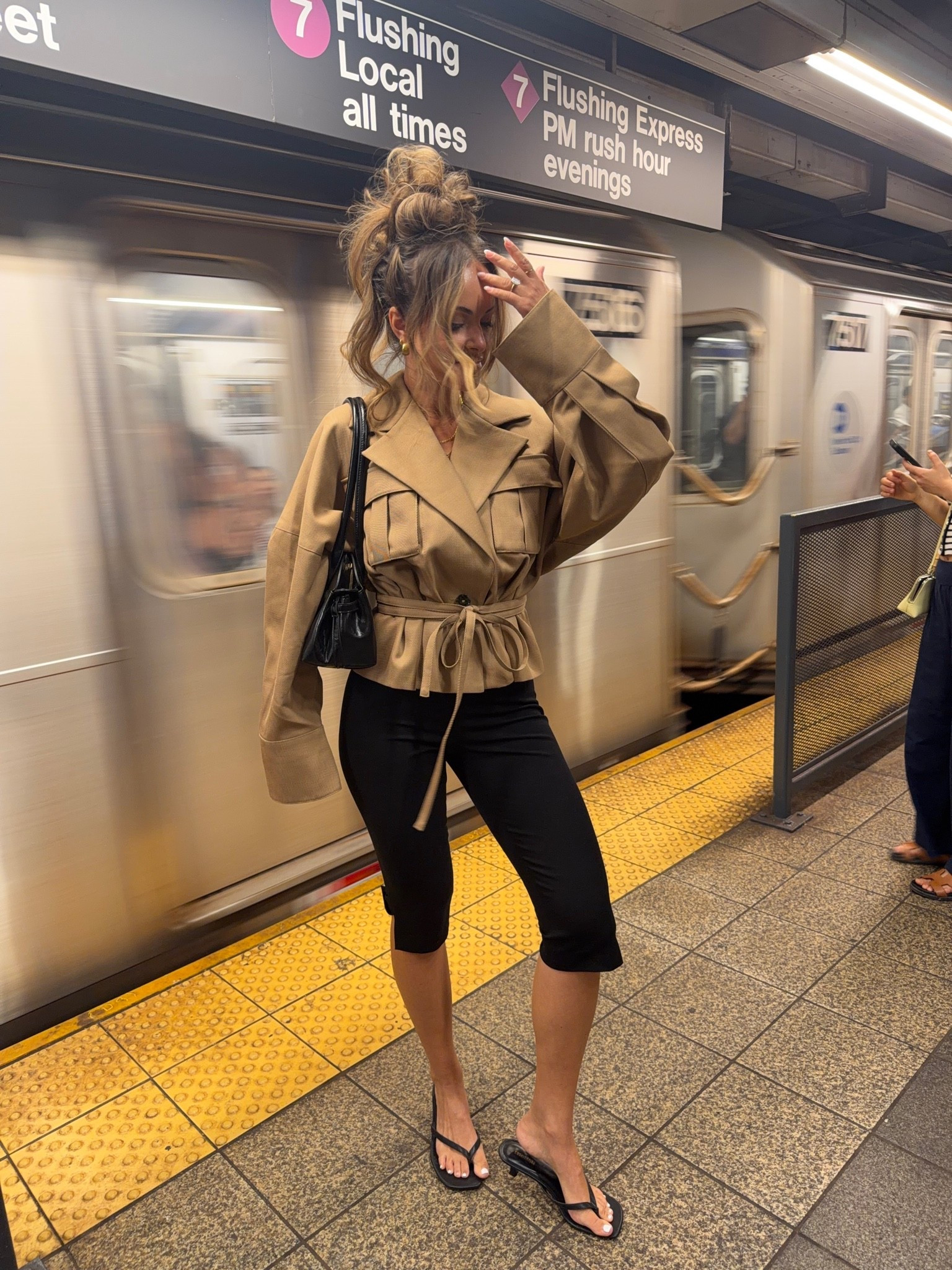 New York fall outfit idea! I’m wearing size 4 in the @Aritzia capris & size S in the @Revolve jacket!

#LTKNYFW #LTKootd #LTKSeasonal