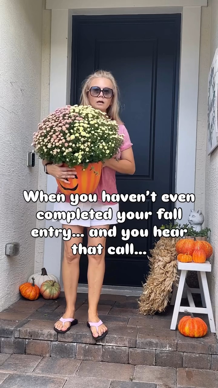 🍁Ok so the last thing I usually get around to is decorating my entry. Because I’m in Florida and it’s so hot. But all I hear in my head is, when can I set up the tree!! 🎄🎄🎄🎄🎄🎄Haha
How about you? 

I love Christmas the most! So I’m so excited to break open my new @kingofchristmas tree!!! 

If you’re looking for a new tree. Check these out! 

#mariahcareychristmas #fallishere #kingofchristmas #kingofchristmastree #ilovechristmas #shabbychicdecor #pink #homedecor #christmas 

#LTKHome #LTKFallSale #LTKSeasonal