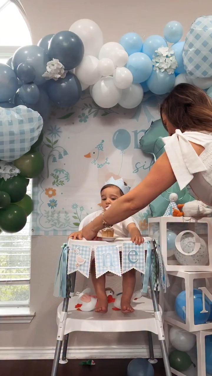 None of my babies smashed their cake… will baby Felix do it?????? Vote below
