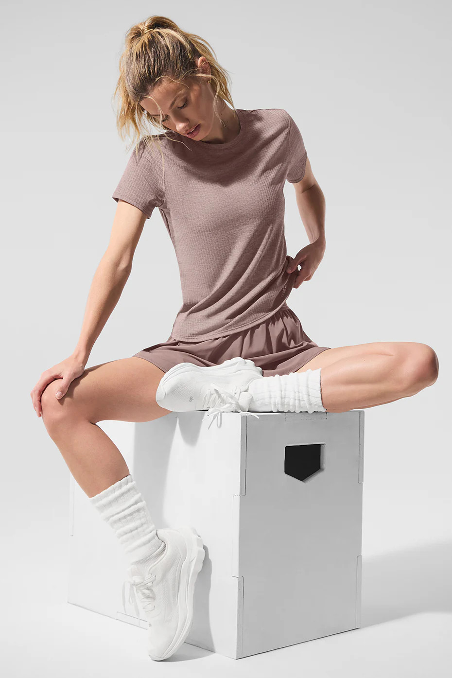 Alo YogaÂ® | Ribbed Sea Coast T-Shirt in Mushroom Heather Brown, Size: 2XS | Alo Yoga (US)