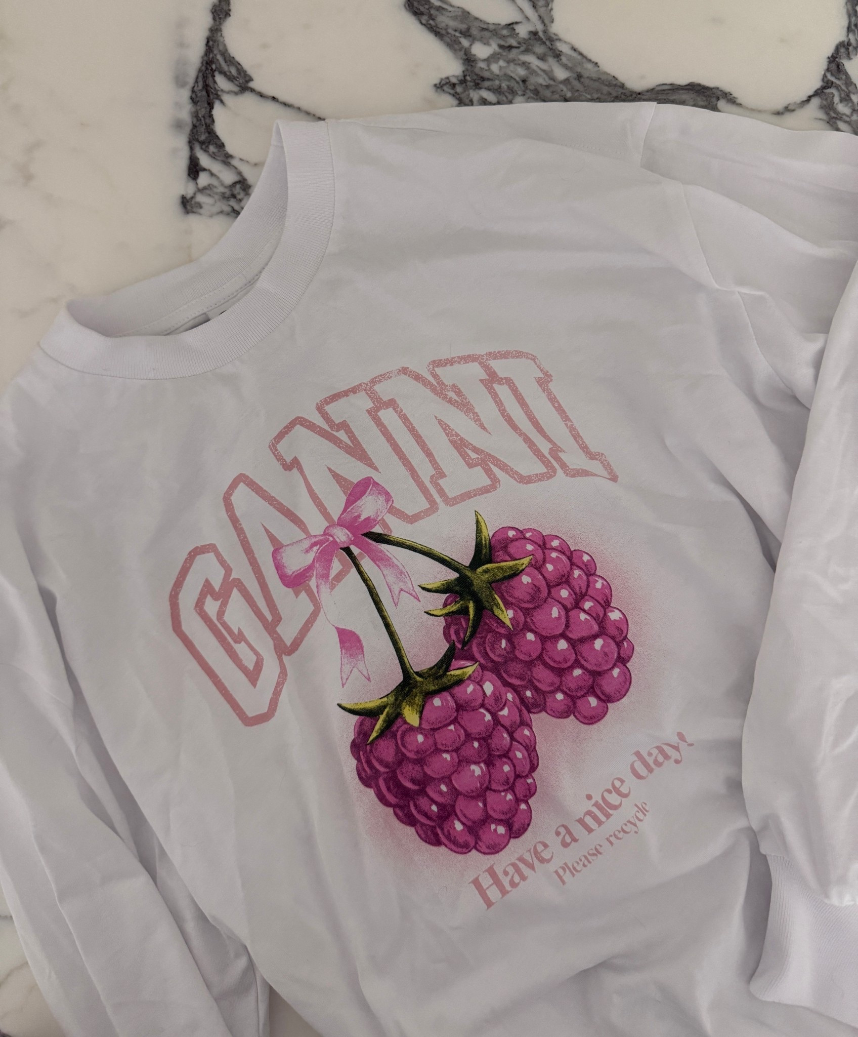 raspberry graphic tee 🎀

ganni graphic tee | ganni graphic t-shirt | raspberry shirt | raspberry t-shirt | ganni graphic shirt | fruit shirt | fruit t-shirt | pink ganni shirt | pink ganni graphic t-shirt | pink ganni graphic tee | bow t-shirt | 

#LTKSeasonal #LTKgrwm #LTKootd