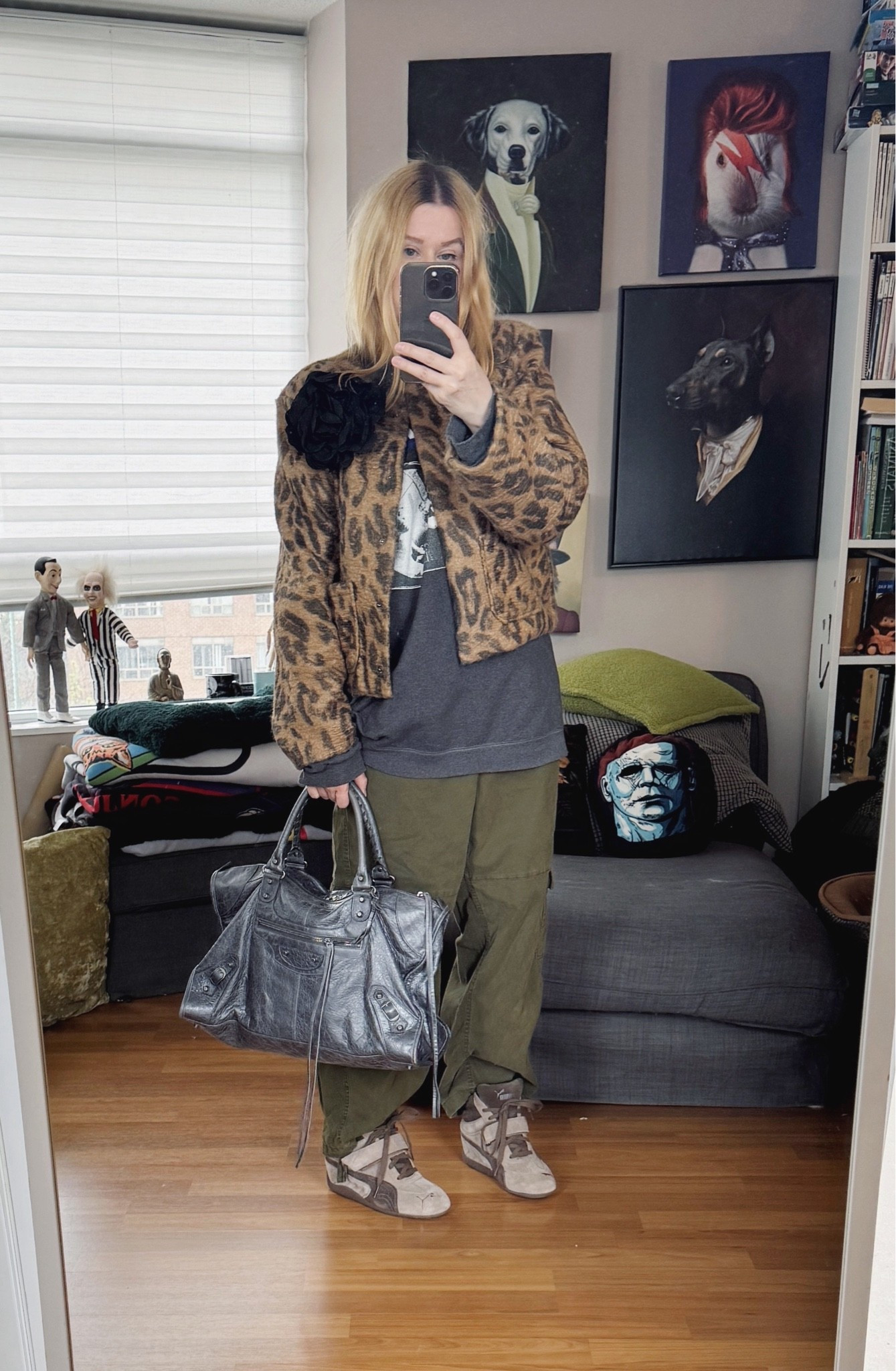 It was colder than I thought so this is a last minute outfit change. 

Sweatshirt, bag, and brooch are preloved/vintage.

#LTKcanada #LTKstyletip