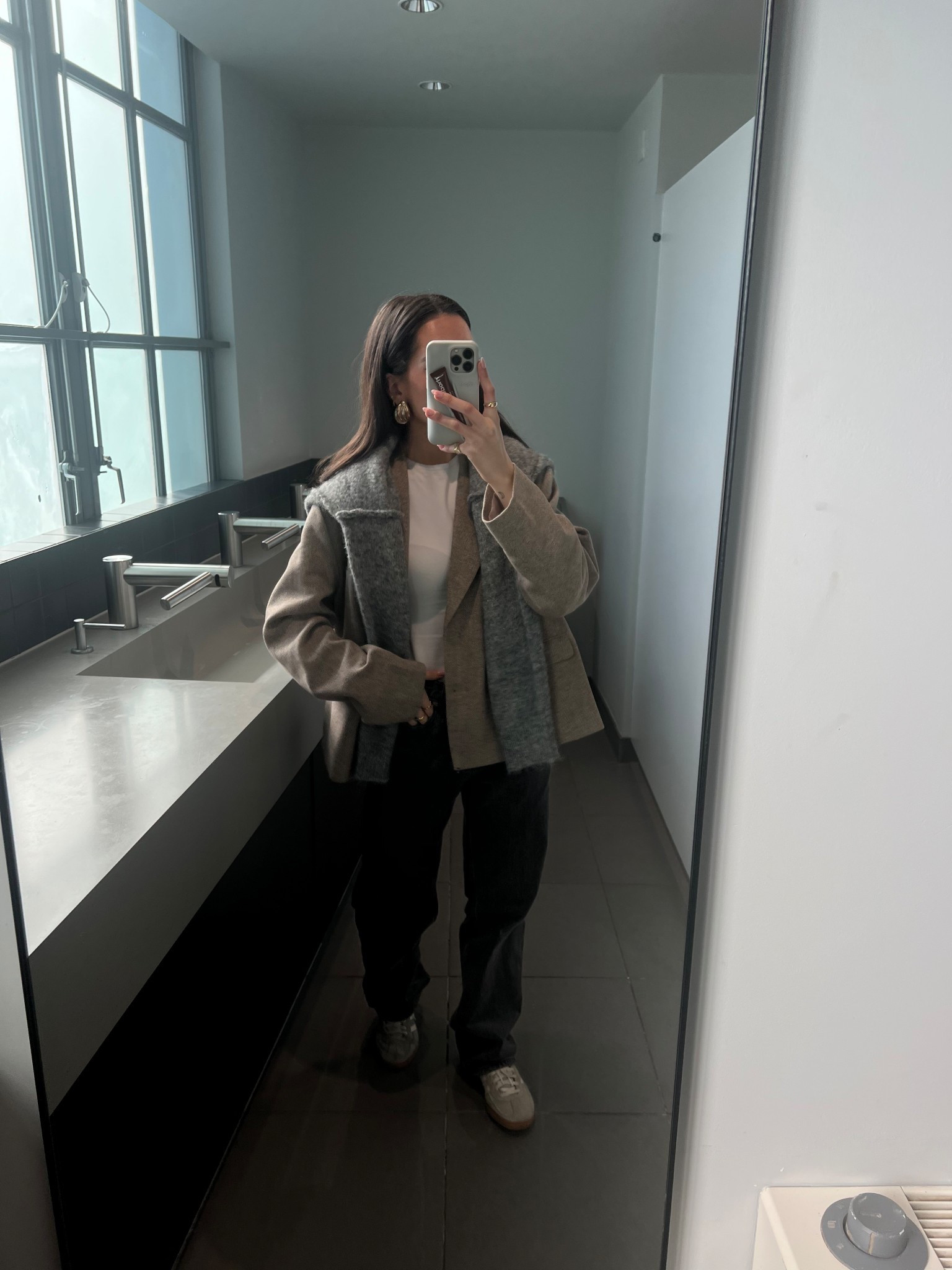 Minimal office outfit, spring outfit, organic basics, abercrombie, adidass

#LTKuk #LTKspring #LTKworkwear