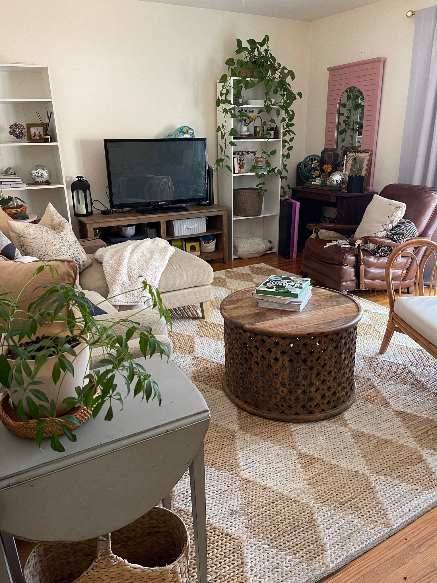 Love this diamond rug! It’s on sale right now. Love that it’s a pattern but subtle. It’s jute but super soft



#LTKHome #LTKStyleTip #LTKSaleAlert