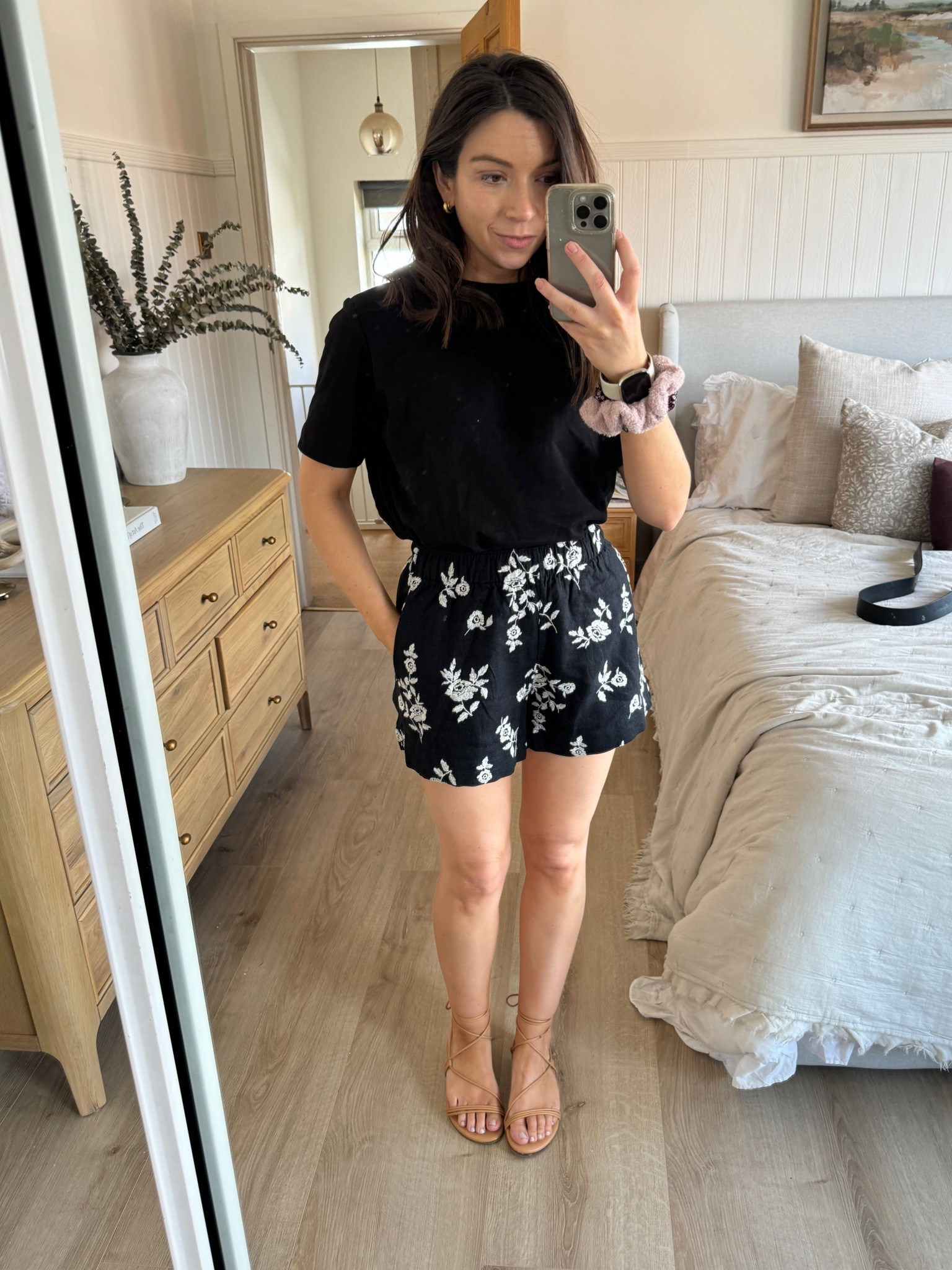 Abercrombie haul- 20% off for orders over £75

Love these printed shorts, perfect for summer and for mum’s as they’re practical but stil cute! 

Wearing size XS (I’m a size 6-8) 

Summer outfits, mum outfits, Abercrombie haul, Abercrombie, shorts, mum style, spring outfits, vacation outfits, holiday outfits 



#LTKstyletip #LTKeurope #LTKSeasonal