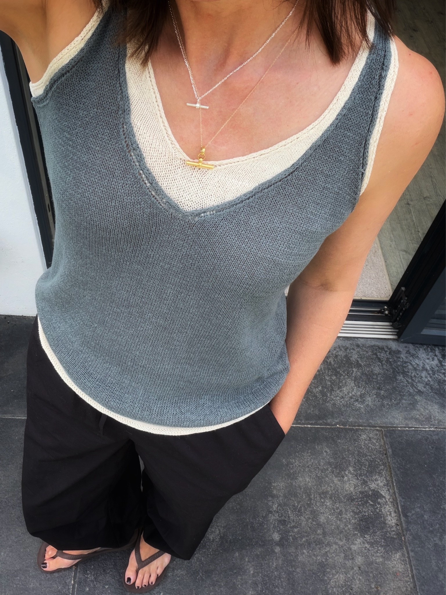 This layered vest 👌🏻👌🏻
Worn with the poplin balloon trousers I’m wearing on repeat atm @Albaray 
I wear a small top and 10 trousers