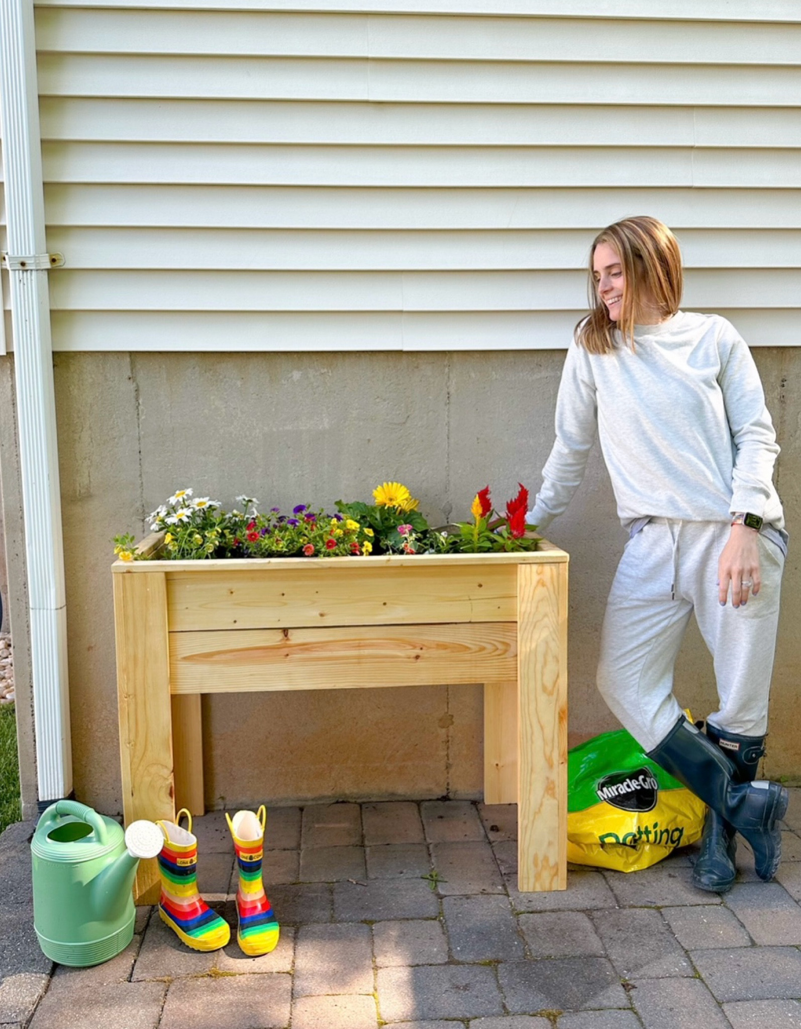 DIY planter box survived the winter - now if i can keep anything alive 😂 outfit linked as well as the stain + sealant used!

#LTKhome #LTKfindsunder50 #LTKActive
