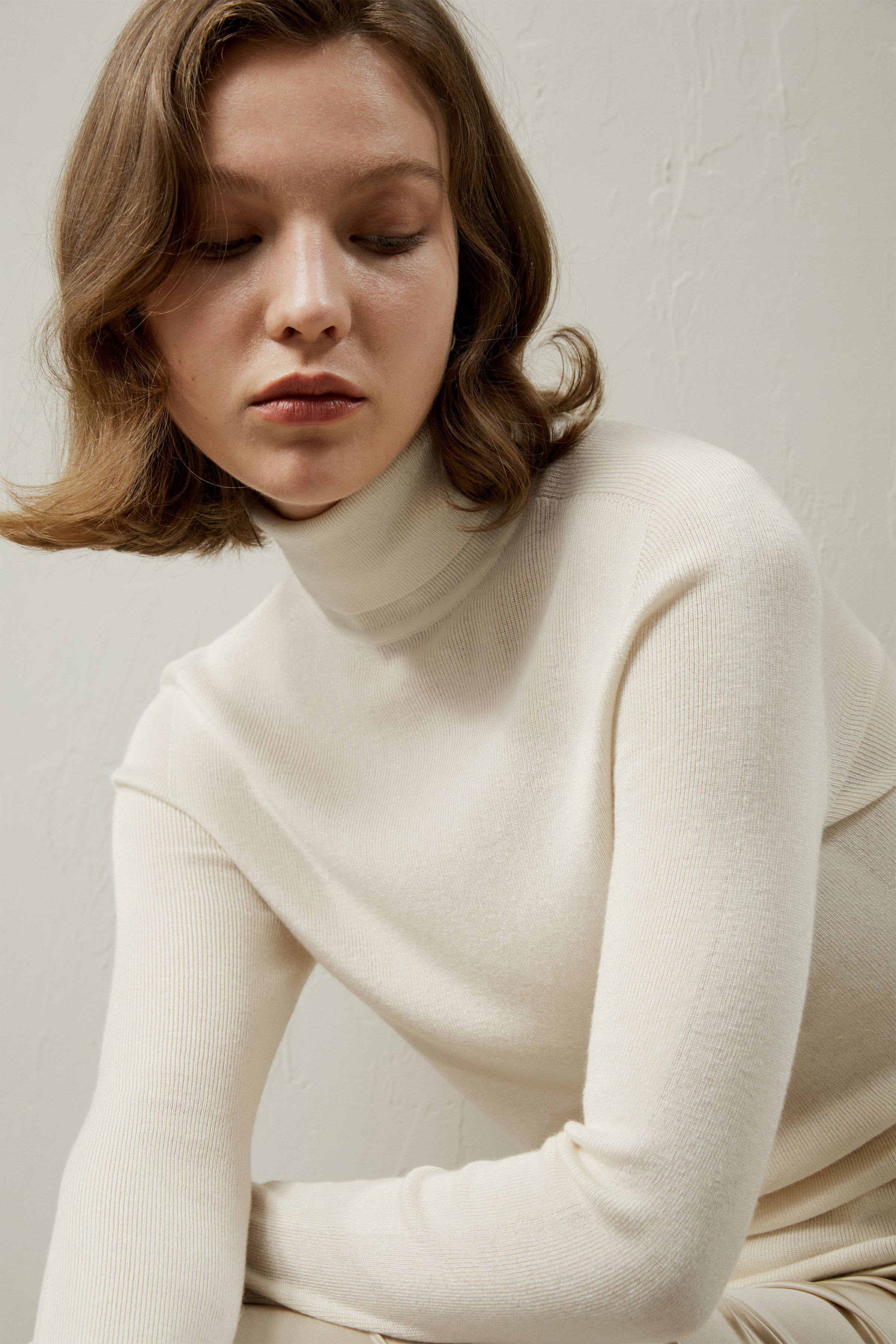 Seamless Silk-Cashmere Blend Turtleneck Sweater | LilySilk