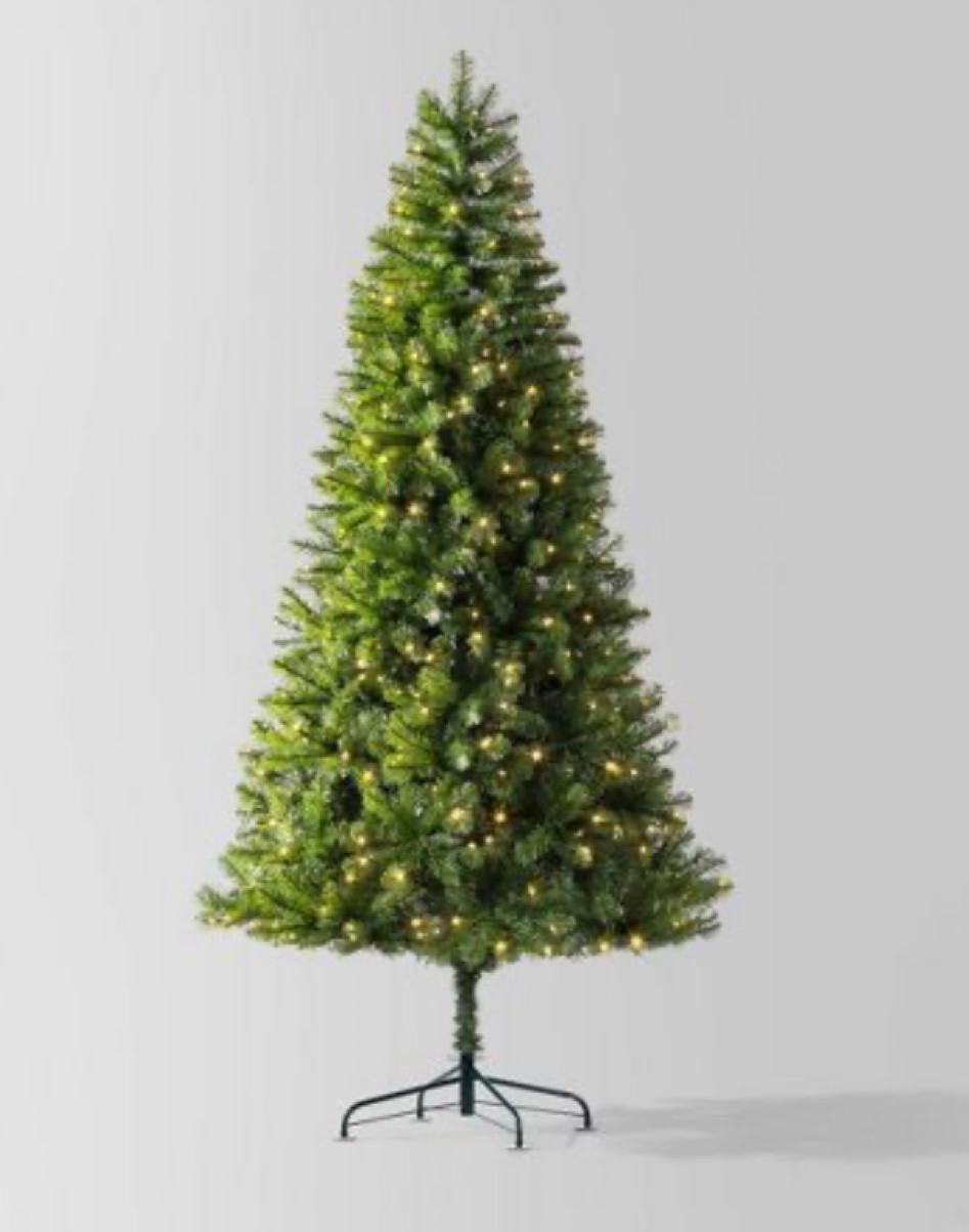 Target Christmas tree is 50% off!! Making this beautiful 7.5 foot Christmas tree only $50!!! 

#LTKHolidaySale #LTKHoliday #LTKSeasonal
