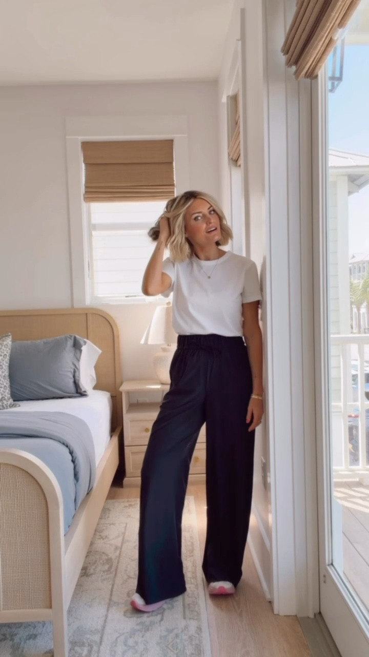 The most versatile basics! These are perfect for travel! Wearing S.

Loverly Grey, Madewell, Shopbop, Target find, Target fashion, travel outfit ideas, plain white tee outfit 

#LTKTravel #LTKSeasonal #LTKootd