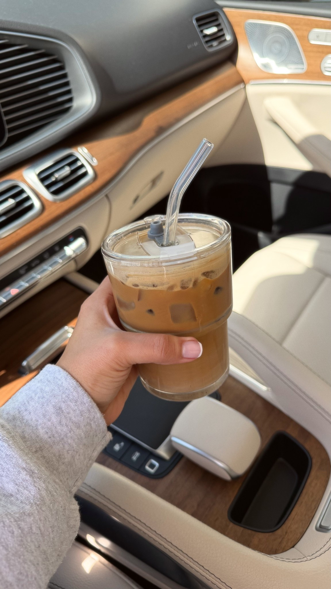 Cutest to-go glass coffee cup 🤍

#amazon #amazonfind #icedcoffee #coffeecup #coffee

#LTKHome #LTKdayinmylife #LTKgrwm