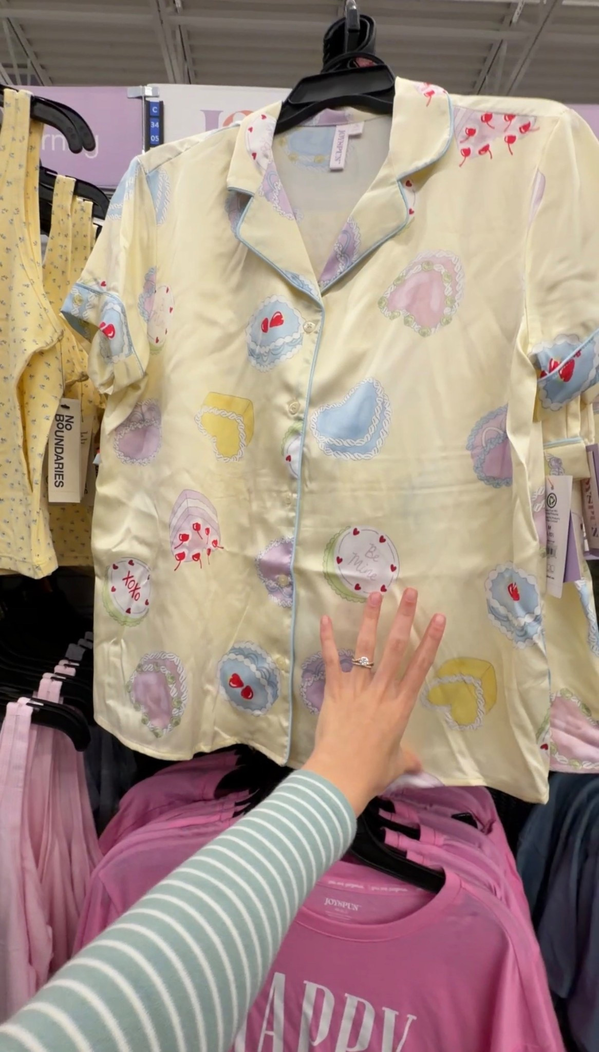 Valentine’s day pj set🤍💌

#LTKmomlife #LTKHoliday #LTKGiftGuide