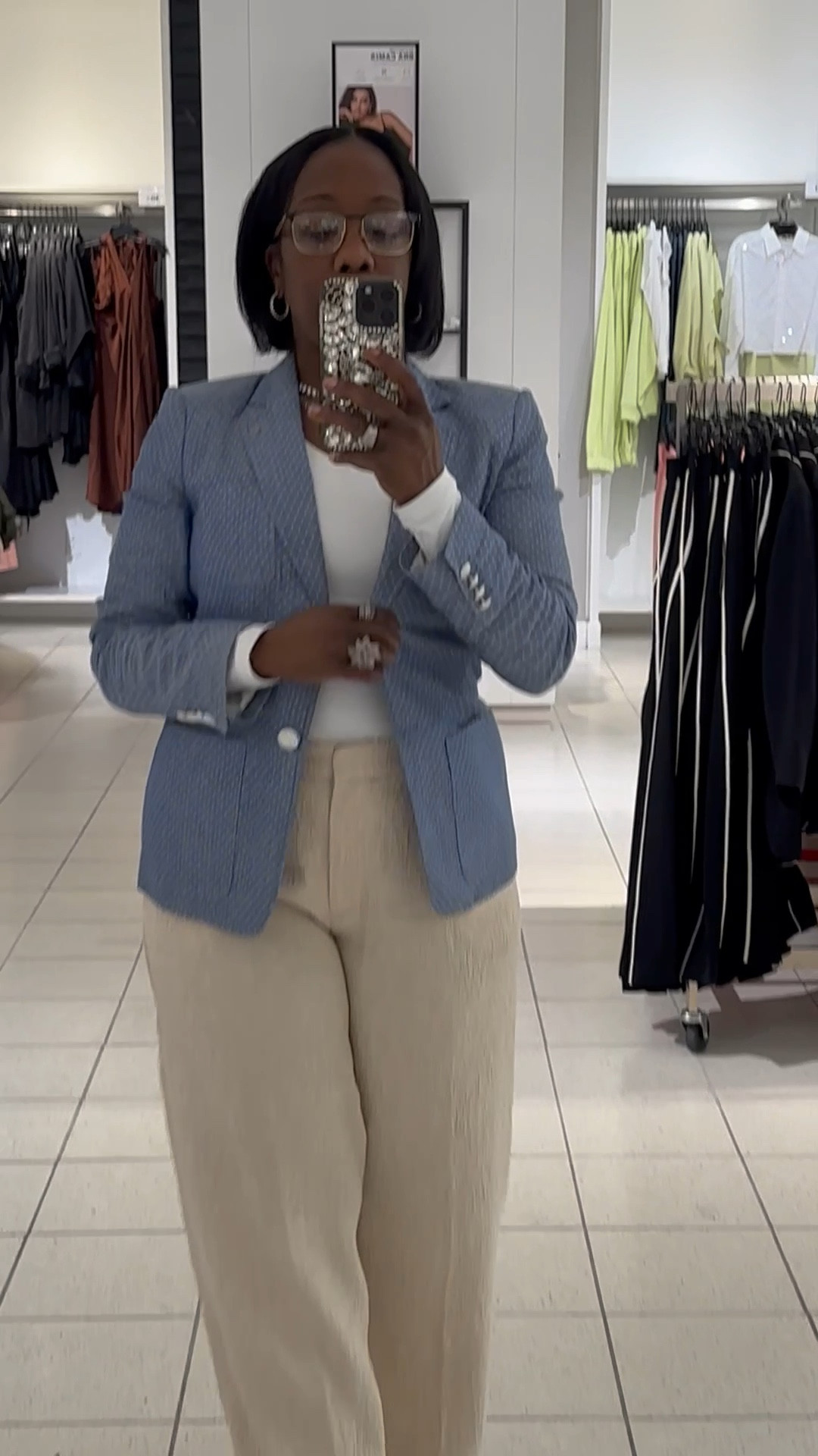 Got Style? 
.
Cute comfy look of the day.  
.
Styled these wide leg pant from @express

#LTKMidsize #LTKStyleTip #LTKShoeCrush