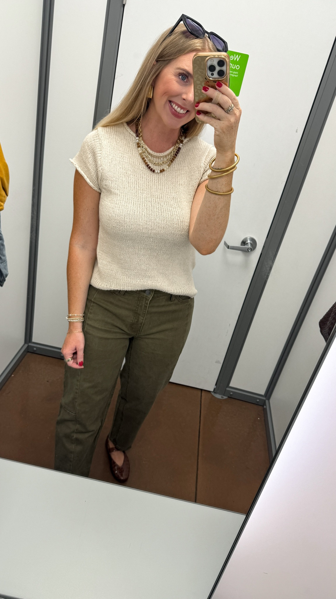 Scenario outfit from Walmart! Short sleeve sweater and olive green barrel jeans

#LTKootd