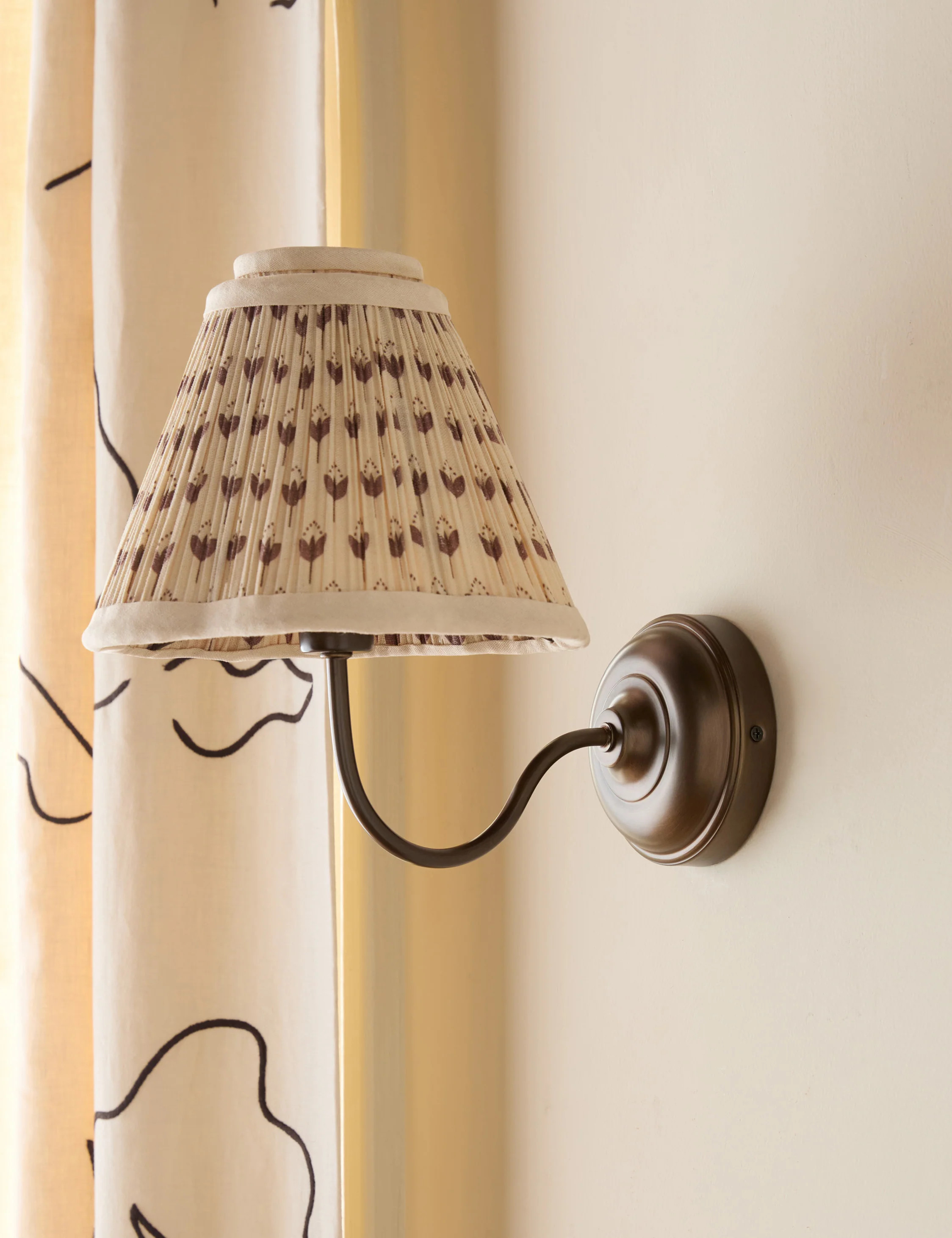 Jordan Sconce | Lulu and Georgia 