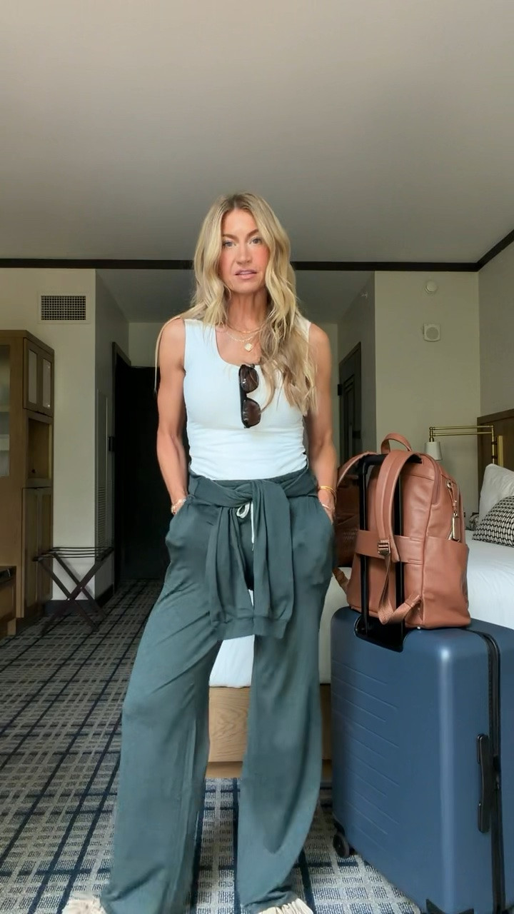 Just landed in Dallas for LTK Con! Breaking down what I wore to travel in as I get settled into my room.

Pants run TTS, wearing a S Reg length
Tank runs TTS wearing an XS long length
Crew sweater runs TTS, I got a L for an oversized fit

#LTKCon #LTKTravel #LTKootd