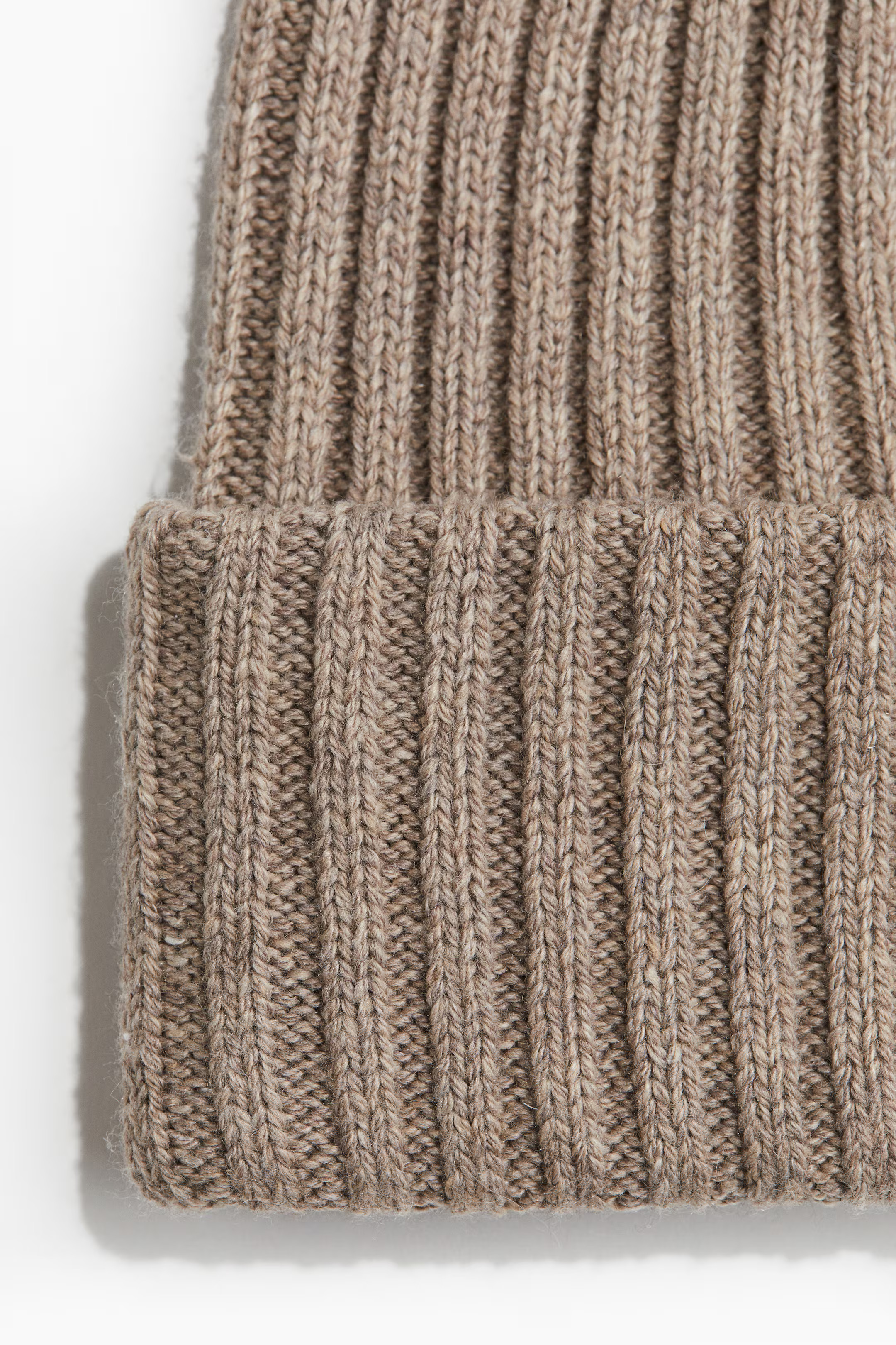 Beanie in Rippstrick | H&M (DE, AT, CH, NL, FI)