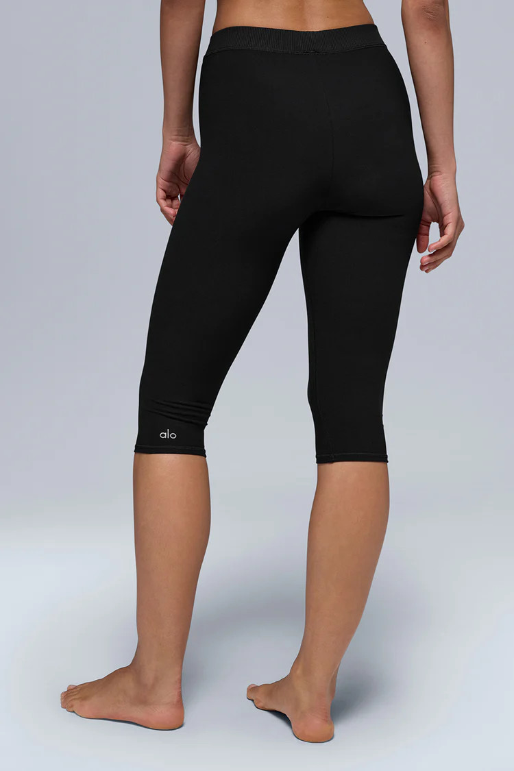Alosoft High-Waist Iconic 90's Capri - Black | Alo Yoga (US)