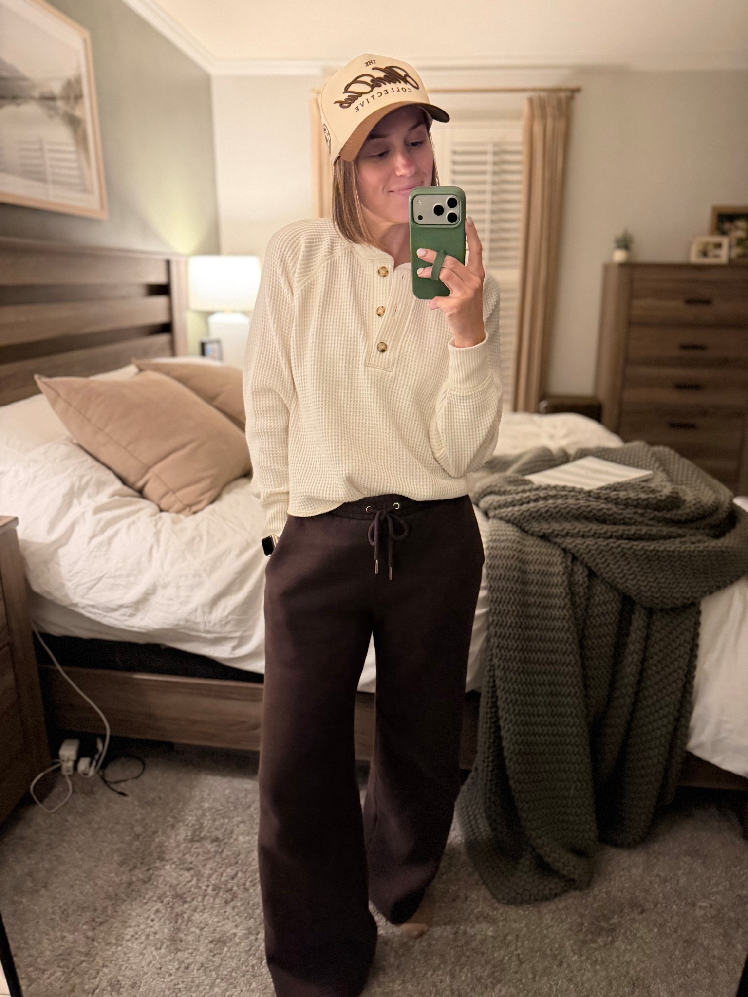 Happy Sunday! Didn’t make my bed today but at least my outfit coordinates 🙃 I love these hats! They are so cute!

#LTKootd