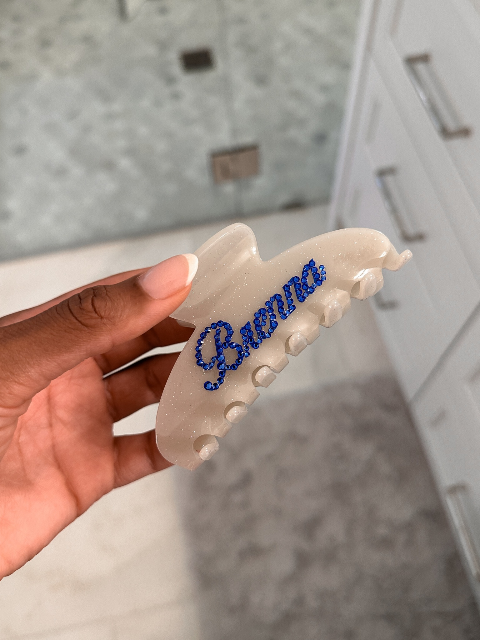 Emi Jay claw hair clip! So cute and customizable! Rhinestoned by hand with 100% Swarovski crystals 🤍☁️✨

#LTKbeauty #LTKGiftGuide