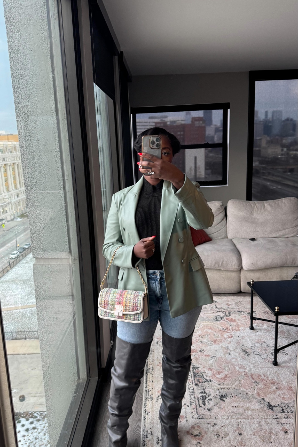 25/31 Days of Fashion- Merry Christmas Dolls 🎁🎄 

Blazer - old zara 
Top @rossdressforless 
Jeans & boots @hm 
Purse @katespadeny 
Earrings @shopakira