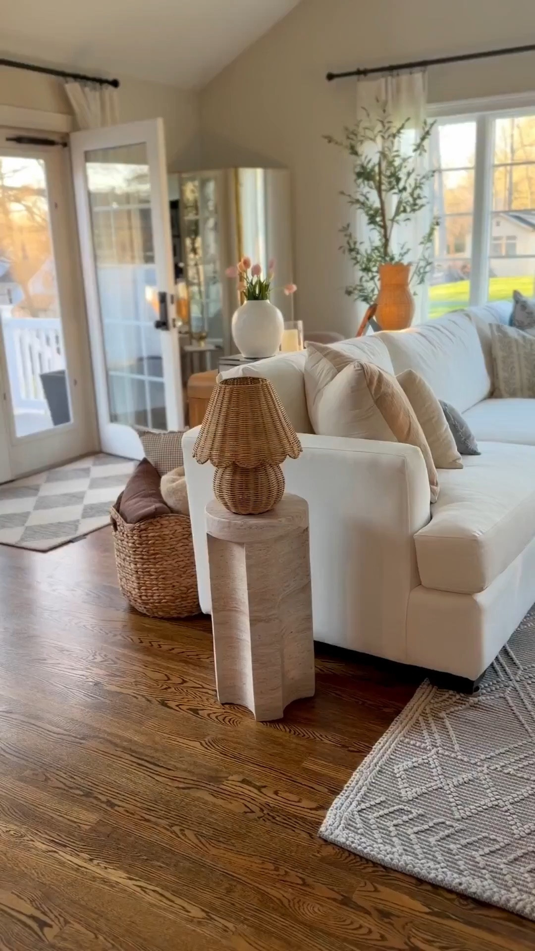 SERENA & LILY HOME DECOR ON A TARGET BUDGET! 🤩

The cutest table lamp for spring & summer has two things we love most: wicker & scallops! 

🤩 PRO TIP: Make this lamp CORDLESS with rechargeable, wireless lightbulbs! 

Say goodbye to ugly cords sticking out everywhere! 💯 

No need to screw these bulbs into a lamp bc of their easy flat magnetic base! 

Fast charge time using USB. 

Bulbs are super bright and have warm, neutral, & cool settings to choose from!! 

✨ BONUS: This adorable lamp makes the perfect mother’s day gift!🎁 


. 
.
wicker lamp | scalloped lamp shade | coastal style decor | coastal lighting | summer decor | spring decor | spring home refresh | mother’s day gift idea | wicker table lamps | wireless accent light | coastal home decorating | summer decor | wicker decor |
wicker home accents | @Target #targetstyle

#LTKSeasonal #LTKHome #LTKSaleAlert