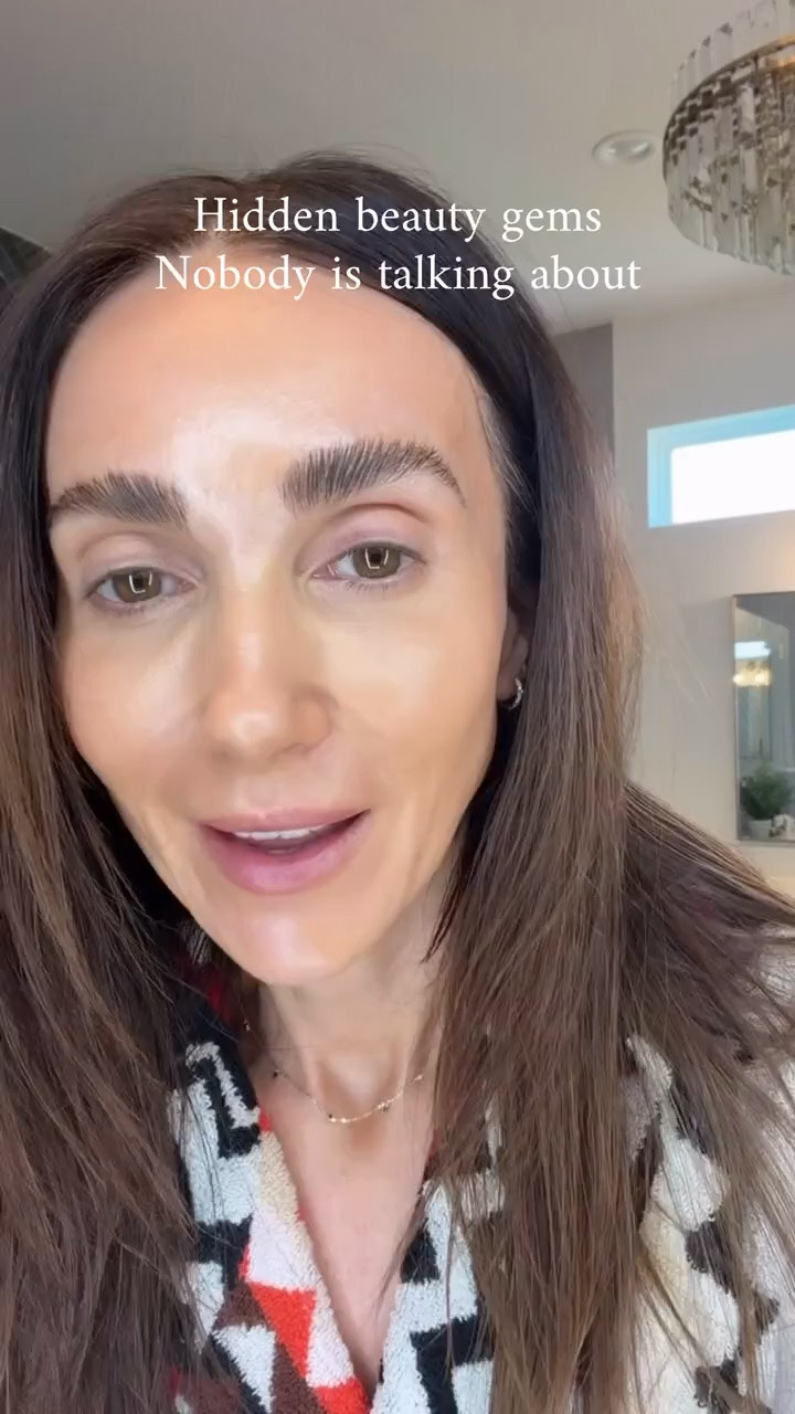 A few hidden beauty gems that deserve way more attention. These are the under the radar products that have seriously impressed me and earned a spot in my routine.

beauty finds, beauty favorites, mature skin beauty, makeup finds, skincare favorites, beauty products, everyday makeup, beauty routine, mature skin makeup, makeup recommendations, skincare finds, annabrstyle

#LTKBeauty #LTKOver40 #LTKselfcare