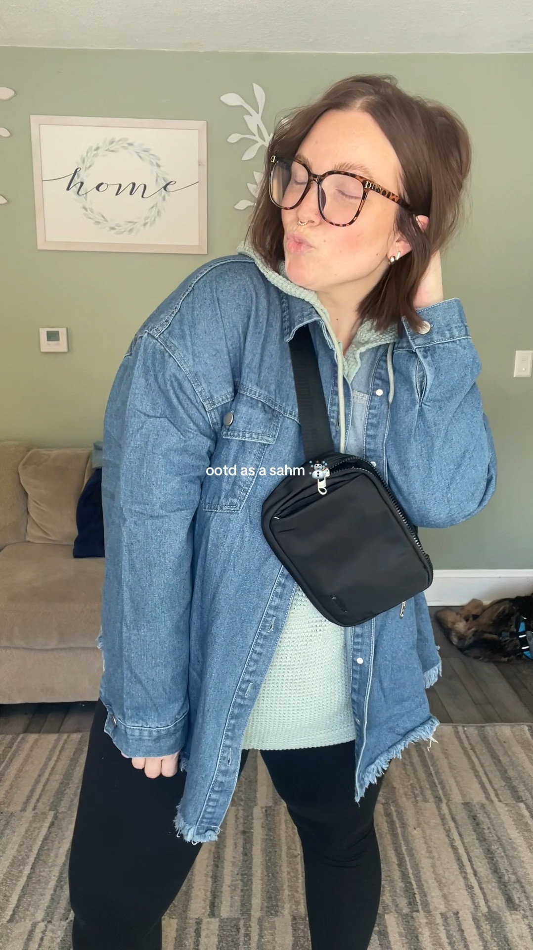 Super casual fit for the weekend 💗

Layering these pieces have been my favorite lately and everyone needs a good WATERPROOF crossbody bag 

#LTKPlusSize #LTKStyleTip #LTKMidsize