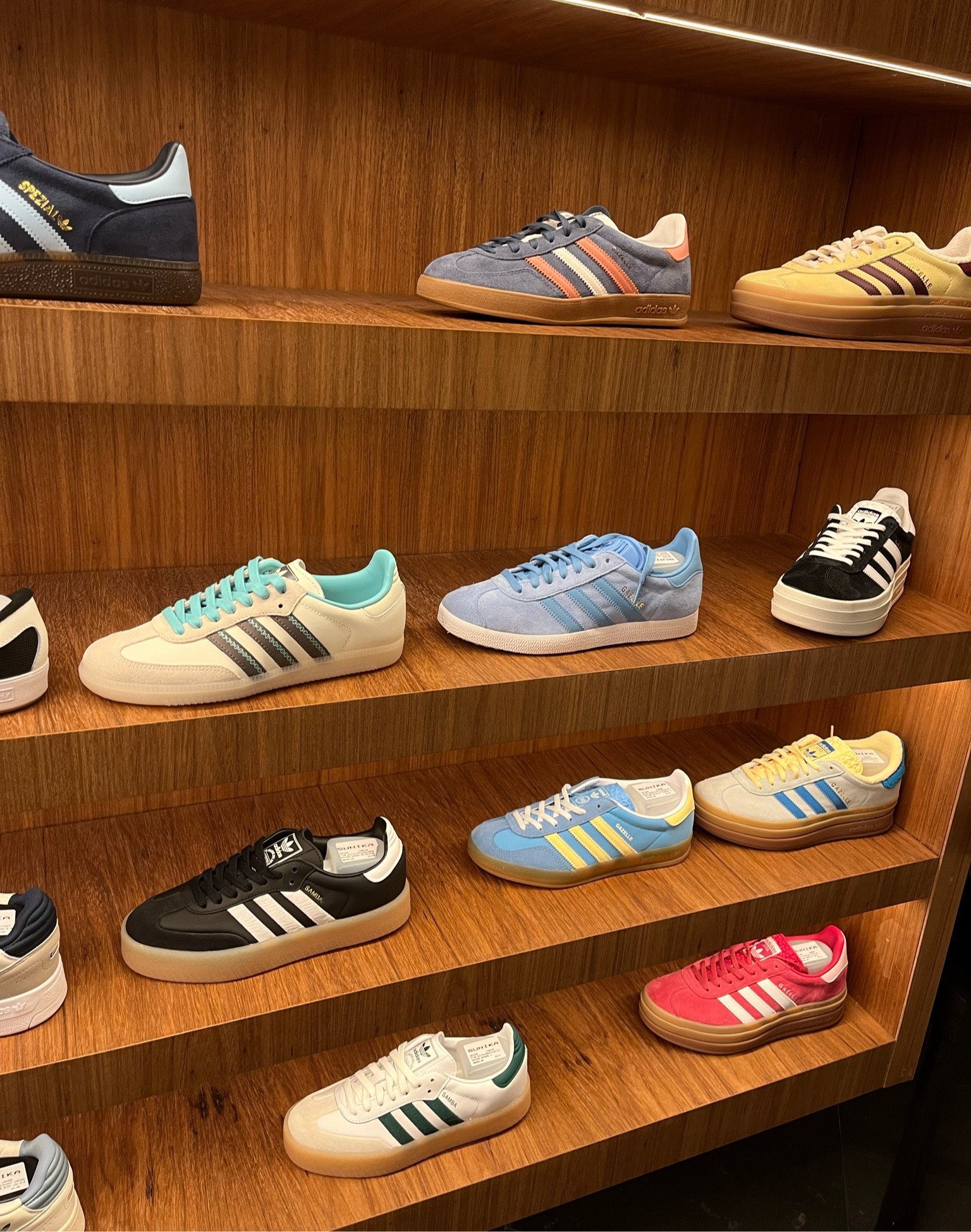 obcecada por esses tênis da adidas, nunca sei qual cor escolher 

#LTKshoes #LTKbrasil