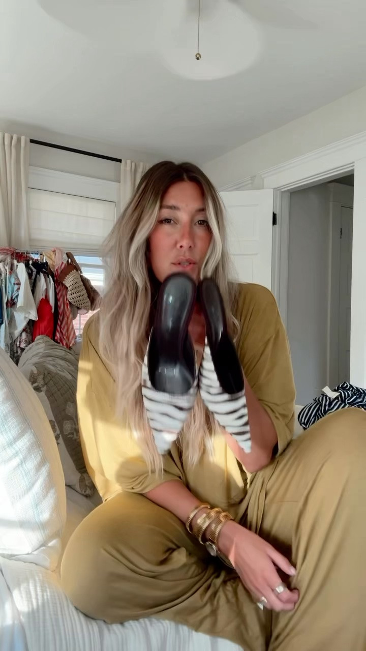 Favorite things for September!!! 

Dolce vita 
Quince 
Sam Edelman 
HDYWT