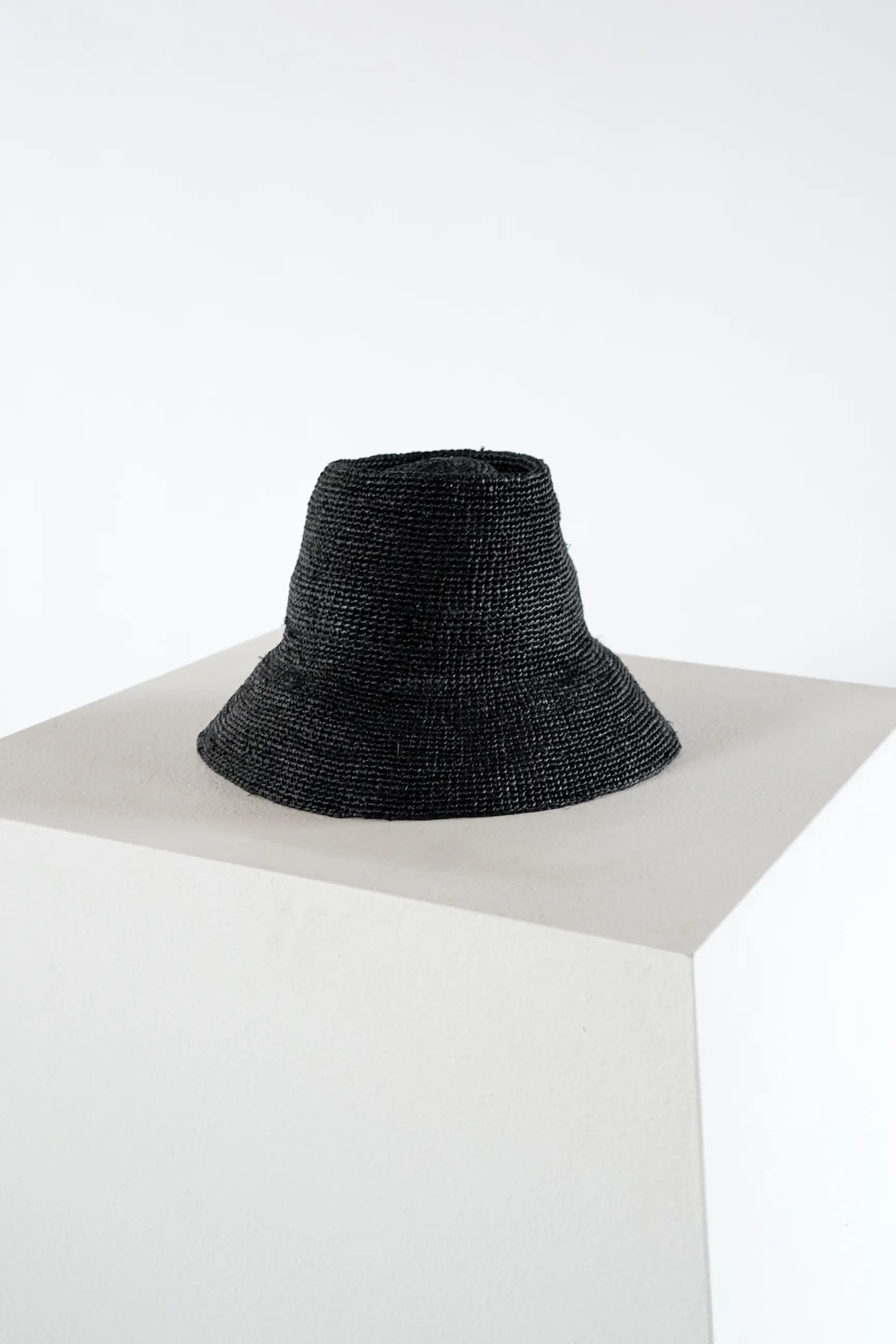 Felix | Janessa Leone