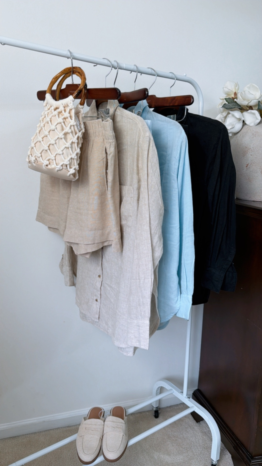 Summer Linen Sets-perfect do hot summer weather
#linen #summerootd #summersets #vacationoutfits #linenmules #summerbag #oldnavy #linenshirt #linenshorts

#LTKootd #LTKSeasonal