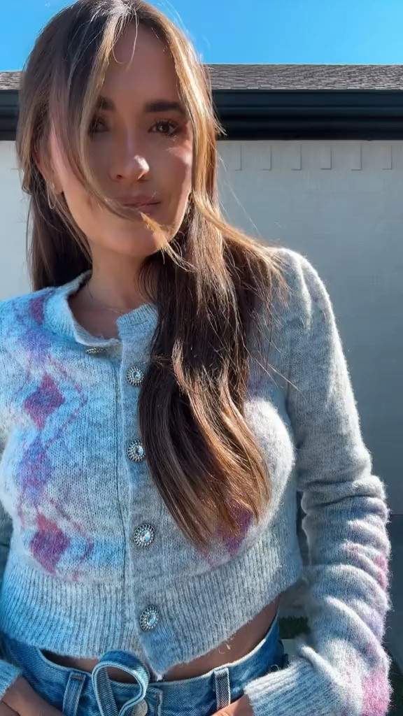 Cropped Sweater and Cute Jeans are always a go to! 

Sweater Weather, Gold Jewelry, Fall Fashion, Trendy Outfit 

#LTKVideo #LTKStyleTip #LTKSeasonal