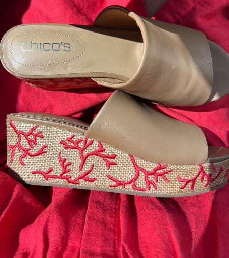 Sale 🚨
Summer sandals  by Chicos 
The cutest wedge mule/slide with coral detail on the raffia 

Comfy and fit tts  on major sale 
Now $39
Normally $139



#LTKSaleAlert #LTKShoeCrush #LTKFindsUnder50