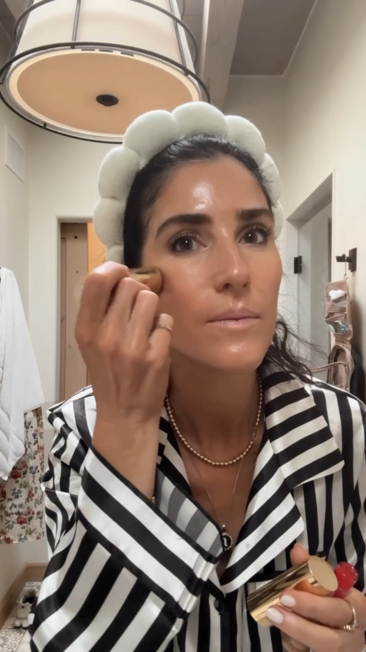 Get ready with me ✨
Foundation: neutral tan 
 #makeup #skincare #over40 #beautymusthaves #stylinbyaylin #aylin 

#LTKgrwm #LTKBeauty #LTKstorytime