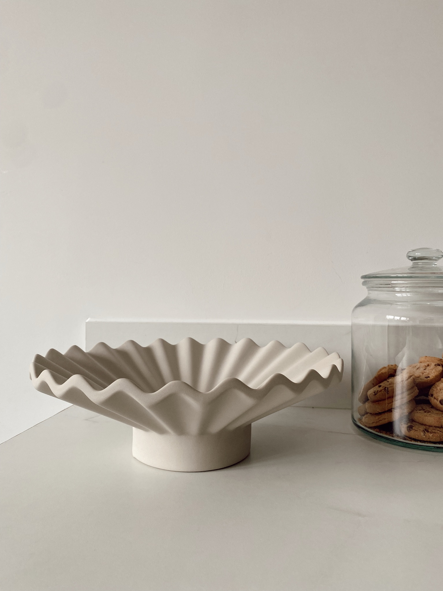 I found the most beautiful stoneware tray! 

Tray, stoneware, home, home accessories, plates, bowls, ceramic, vase 

#LTKhome #LTKFind #LTKeurope