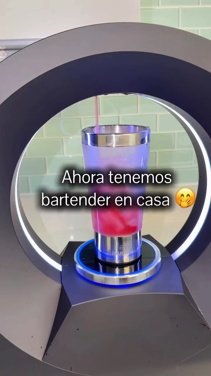Si en tu casa siempre hay reuniones, sabes de lo que hablo: ¡siempre hay alguien que se la pasa preparando tragos y atendiendo a todo el mundo sin poder disfrutar! 🥂😩 Pero con esta máquina, eso se acabó. Ahora todos son sus propios bartenders y yo... ¡yo solo me dedico a pasarla bien con mis invitados! 🏠✨ La tecnología que toda anfitriona estrella necesita. 🍸💖
• 
.
#bartender #homegadgets #hosting #lifestyle #cocktails