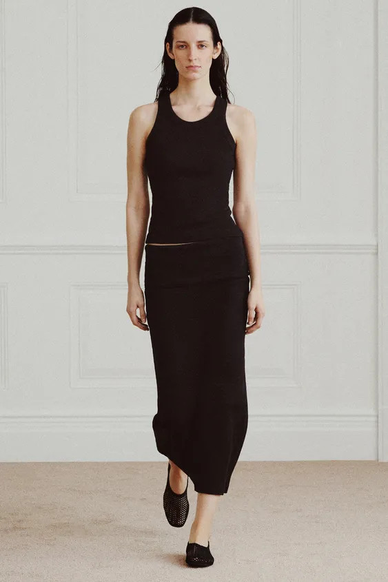 Top made from cotton blend yarn. Round neckline and sleeveless. Ribbed knit fabric. Straight hem. | Zara UK