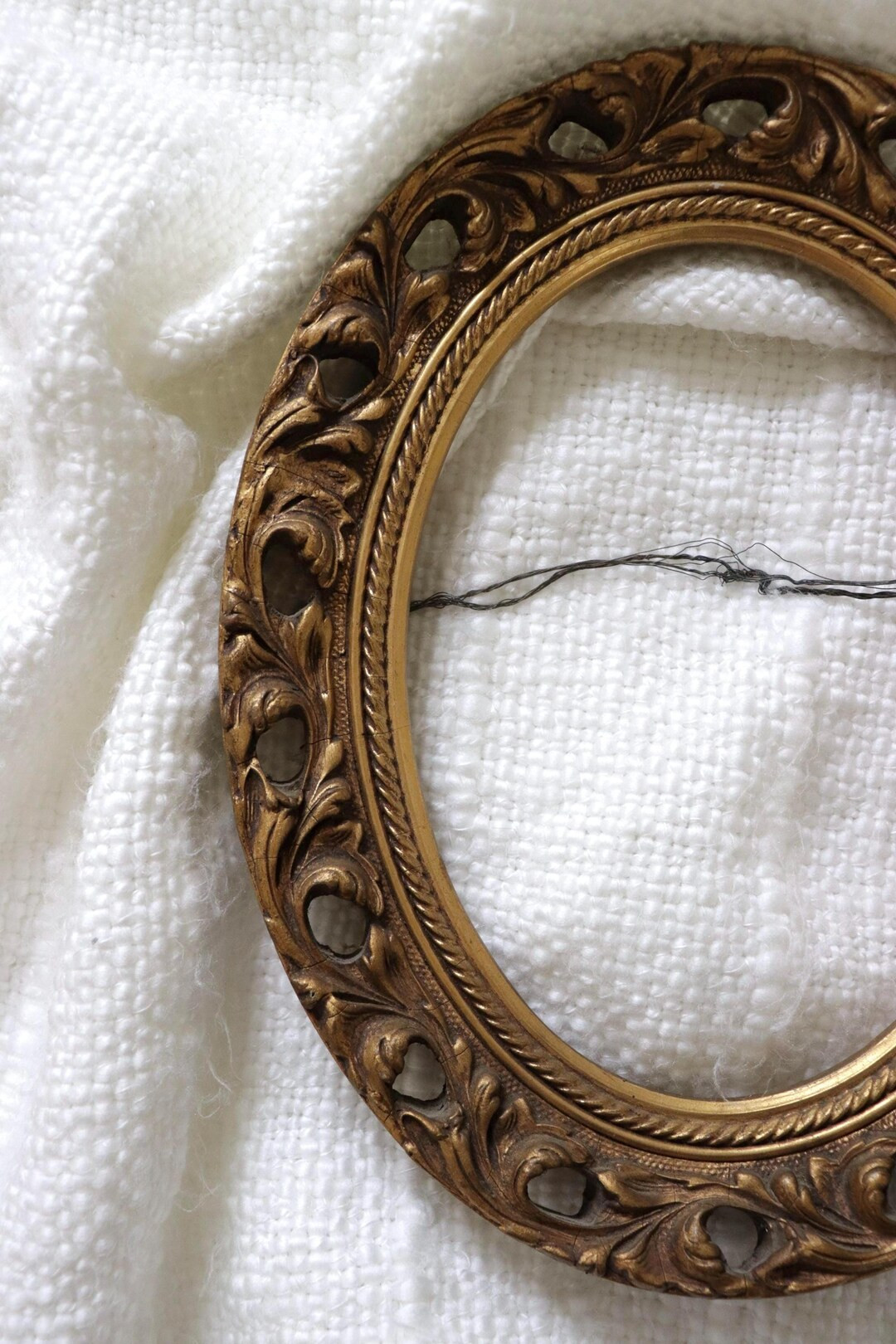 Ornate Oval Frame, Vintage Oval Frame, Gilt Wood Frame With Carved Wood Detail - Etsy | Etsy (US)