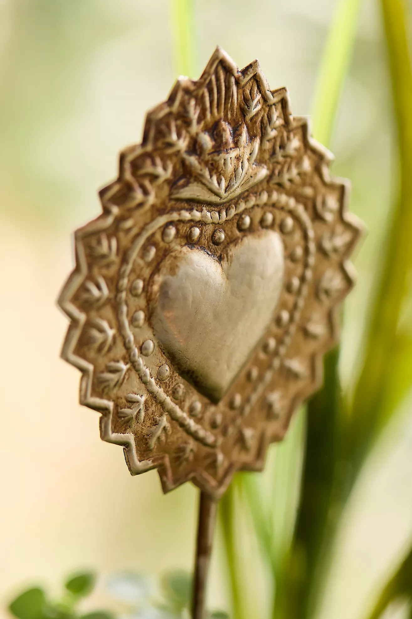 Golden Heart Medallion Stake | Terrain
